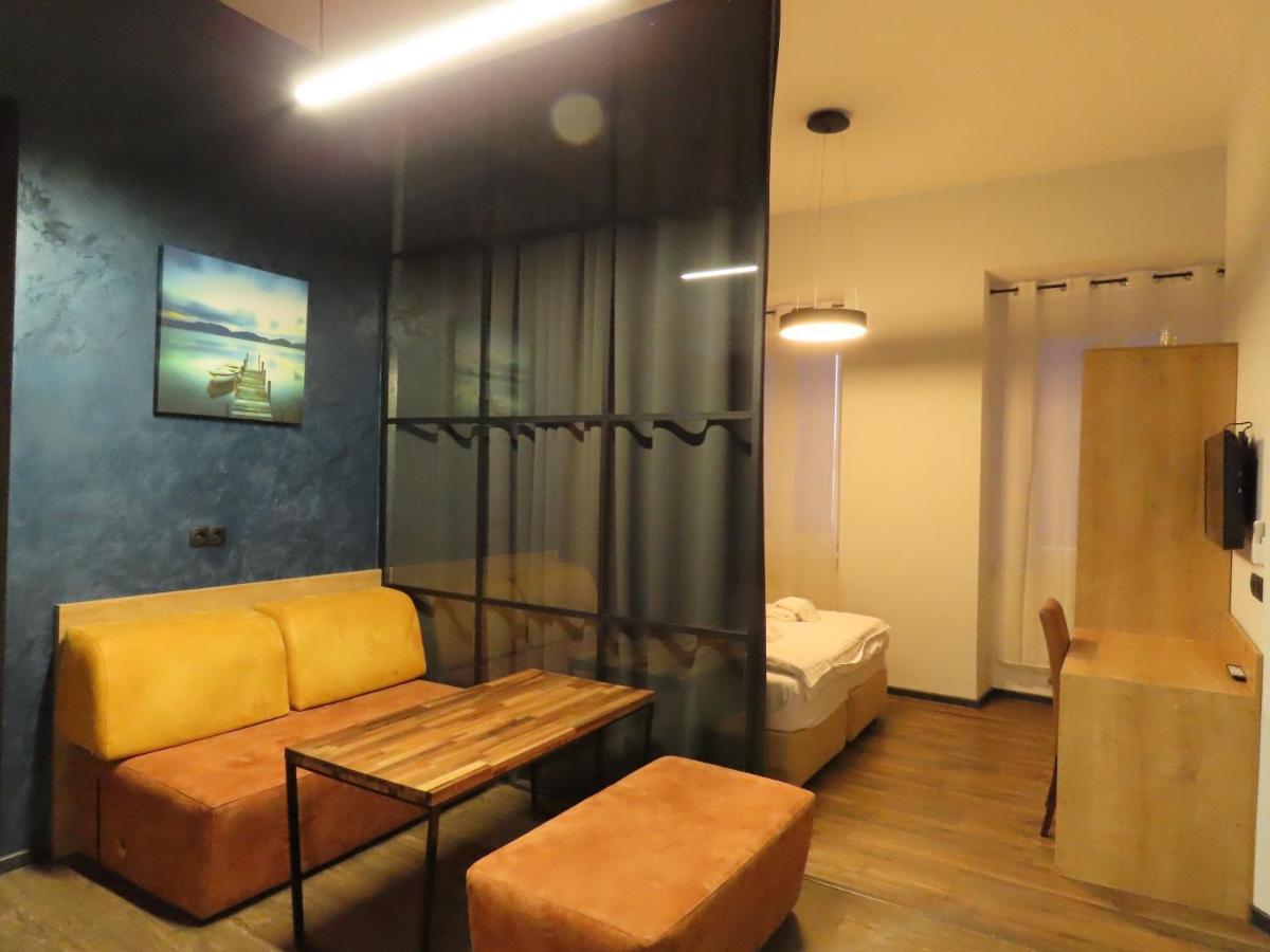 2Br Loft Apartment Near Liberty Square Tbilisi ภายนอก รูปภาพ
